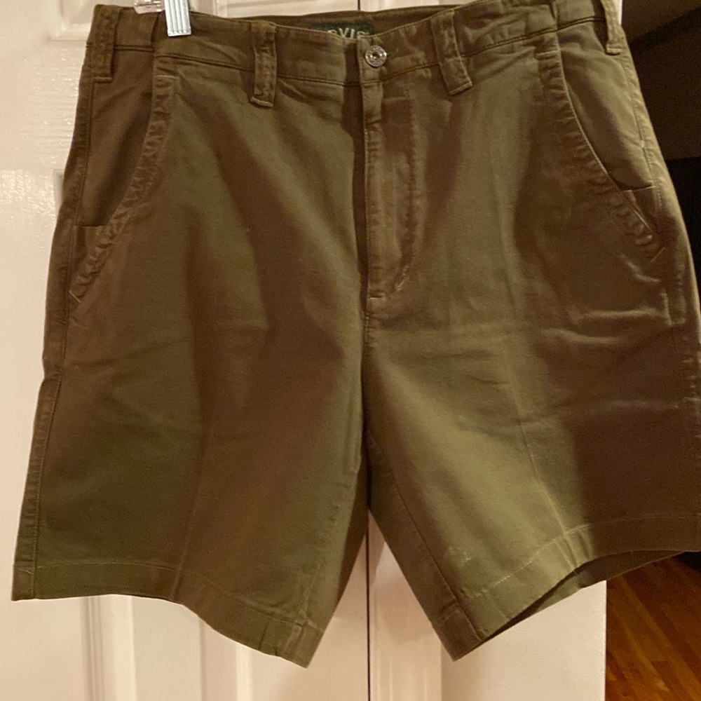 Orvis men’s flat front brown shorts, 32 waist